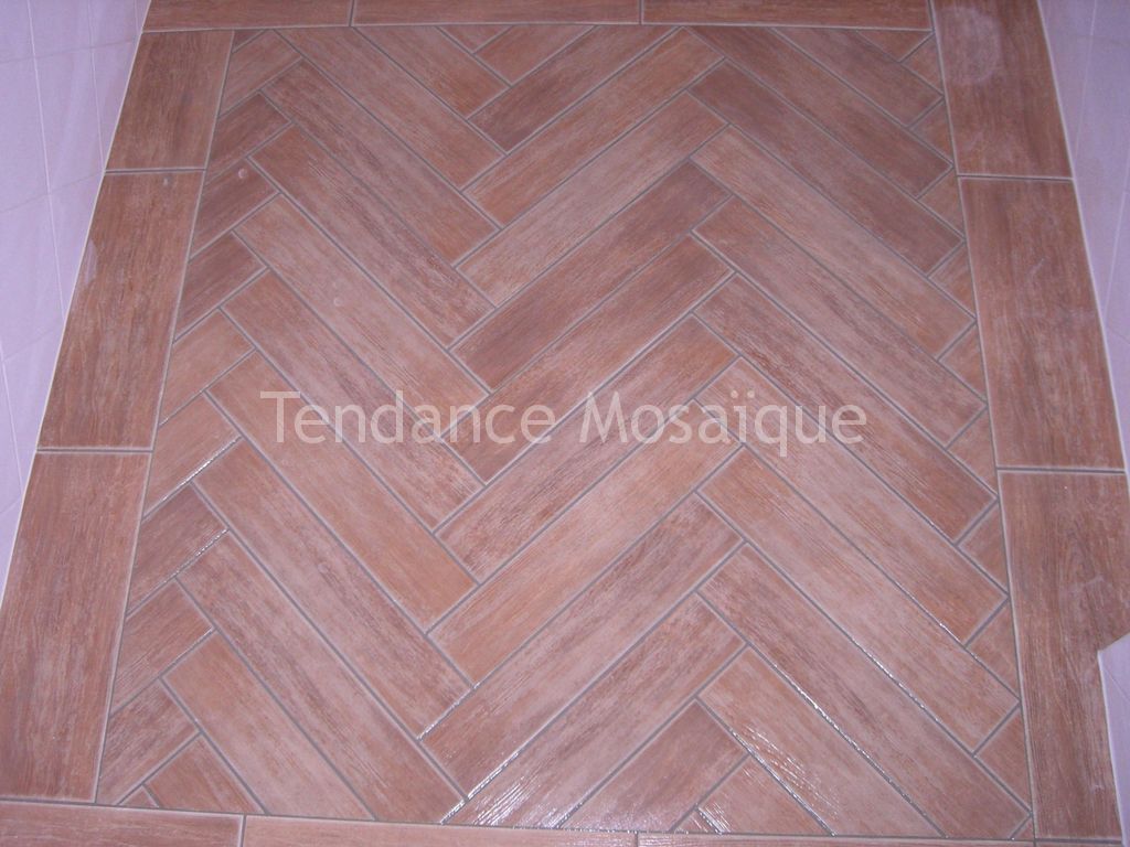 Pose faience blanche salle de bain avec carrelage imitation bois