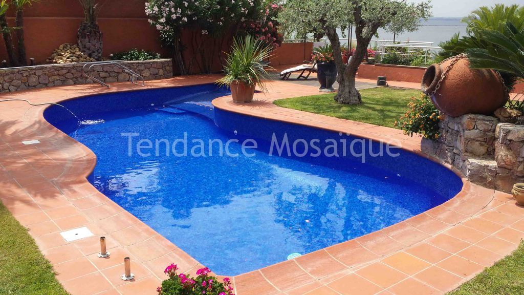 Carrelage ou liner pour votre piscine ?